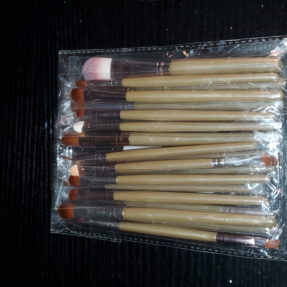 20 PIECE Cosmetic Makeup Brushes Set. NWOT - Picture 2 of 4